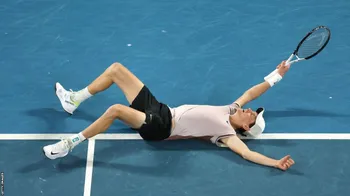 Abierto de Australia 2025: Jannik Sinner, campeón defensor, supera a Ben Shelton y avanza a la final masculina