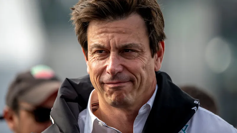 Cómo Toto Wolff irrumpió en la 'secreta' firma del contrato de Audi F1 en Qatar