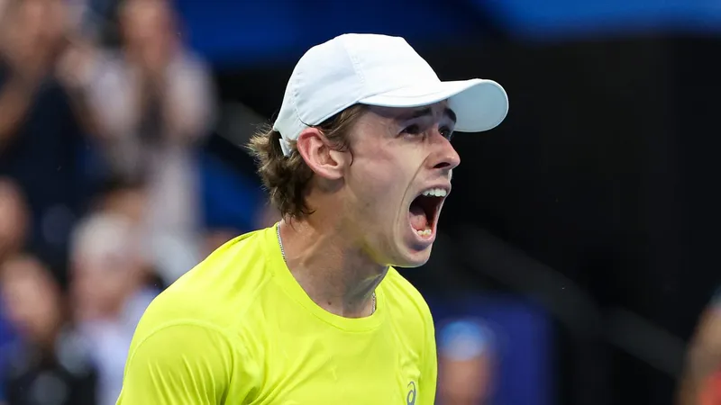 Abierto de Australia 2025: Alex de Minaur avanza sin problemas ante Alex Michelsen y mantiene vivas las esperanzas locales