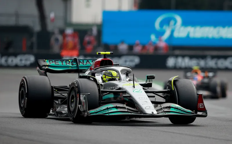 Mercedes se rinde con Hamilton tras una temporada de F1 desastrosa