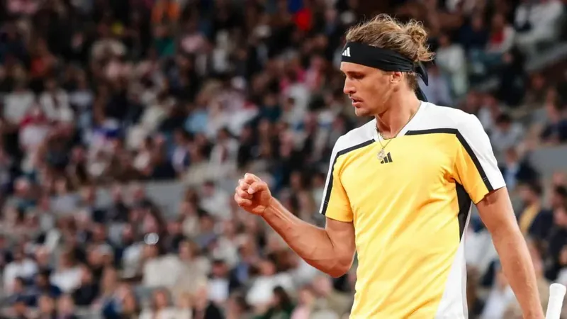 Zverev se enfrenta a Rune en París, mientras se inician las Finales de la WTA