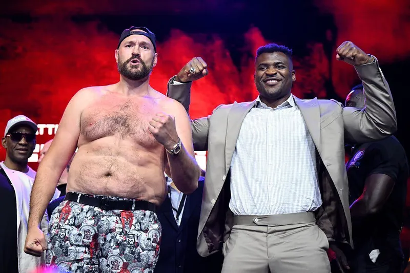 ¡Tyson Fury sorprende con su increíble plan de comidas de 3,500 calorías que incluye curries picantes y morcilla!