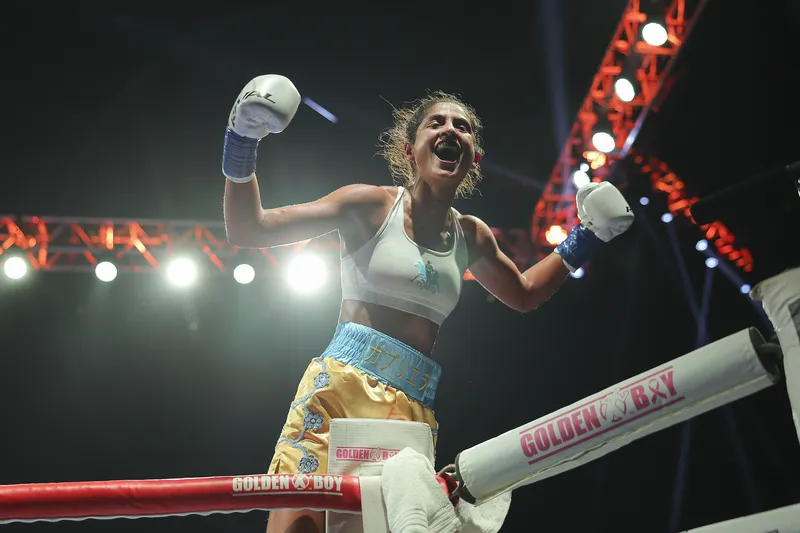 Gabriela Fundora, la 'Chica Dorada', se corona como la campeona indiscutida más joven del boxeo