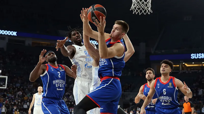 Efes se impone a ALBA y reafirma su dominio en la EuroLeague