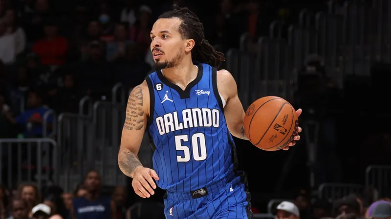 Cole Anthony, de los Magic, se lleva el premio NBA Cares por su labor comunitaria en octubre