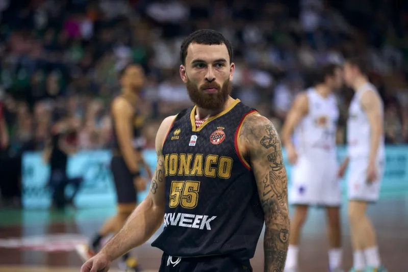 Mike James confirma rumores sobre Olympiacos y cuenta una divertida anécdota de Giannakopoulos