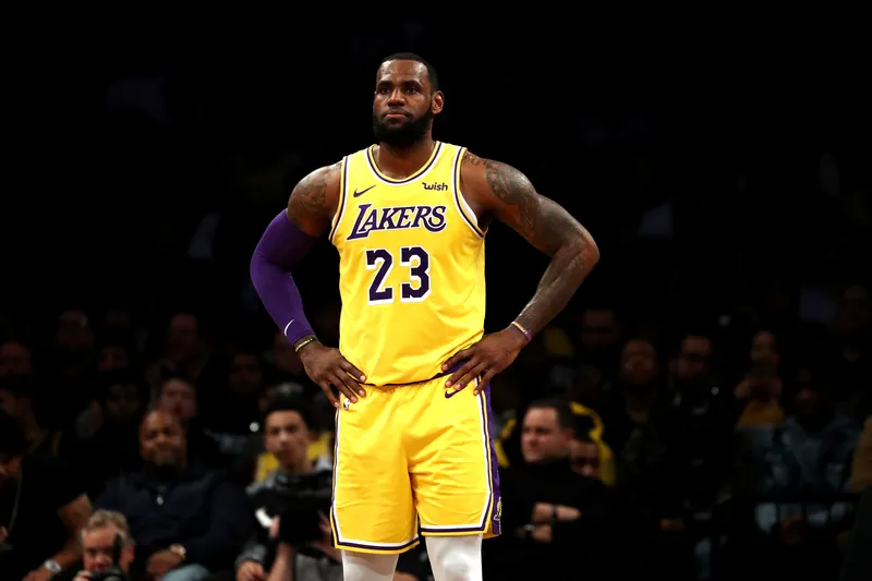 LeBron James crea un momento inolvidable para un joven aficionado