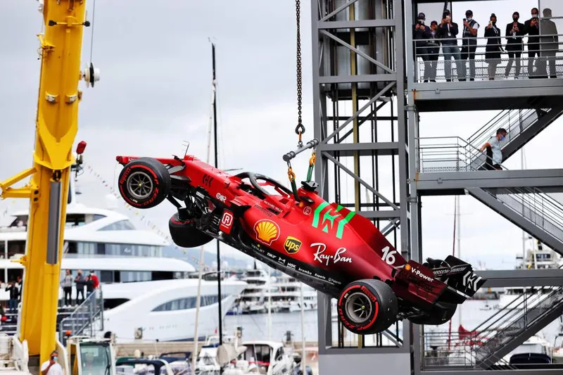 Leclerc revela la motivación de Ferrari tras el entusiasmo de Hamilton en el primer día de competición