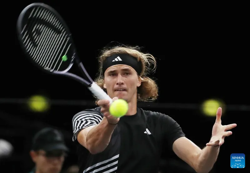 Zverev alcanza un hito en los Masters 1000 de París, mientras De Minaur se acerca a la clasificación para Turín