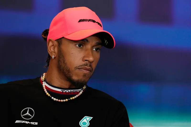 Mercedes niega la solicitud extraordinaria de Lewis Hamilton para retirar el coche