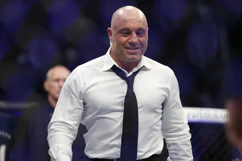 Joe Rogan elogia a Daniel Cormier, miembro del Salón de la Fama de la UFC: 'Era un verdadero asesino'