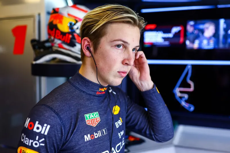 Lawson destaca lecciones 'invaluables' de Verstappen antes de su cambio a Red Bull