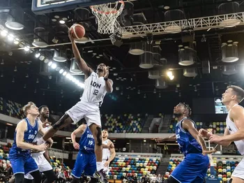 "London Lightning Establece Récord en la Superliga de Baloncesto con 160 Puntos en Victoria Dominante sobre Tri-State Admirals"