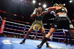 Claressa Shields se convierte en campeona indiscutible de peso pesado y hace historia tras vencer a Danielle Perkins