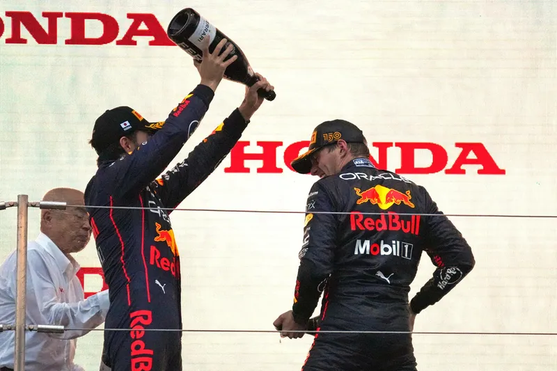 El jefe de Red Bull critica la 