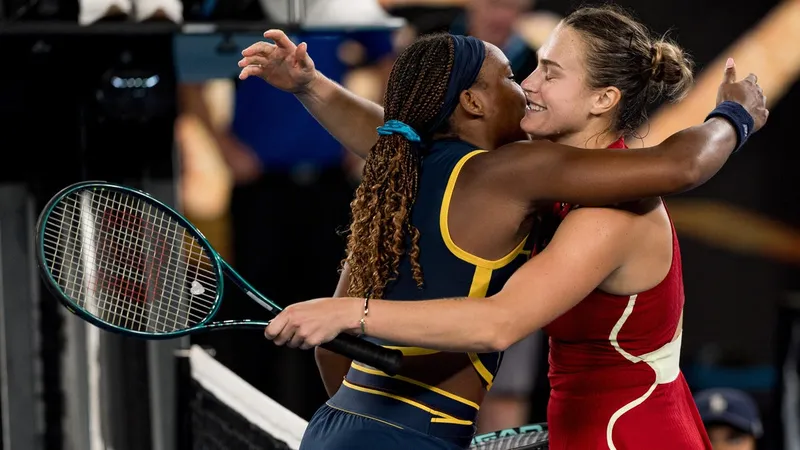 Coco Gauff impulsa a Aryna Sabalenka a desbancar a Iga Swiatek y hace historia en las Finales de la WTA