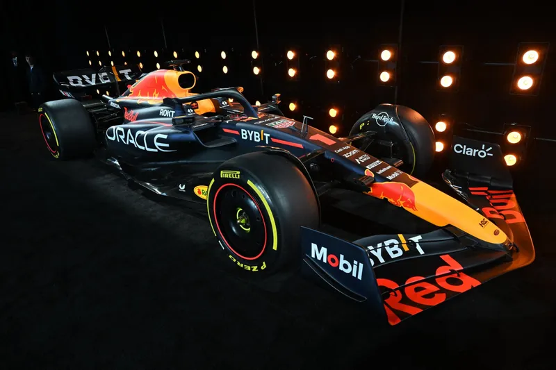 Red Bull denuncia acciones ilegales, mientras Hamilton anhela salir pronto de Mercedes