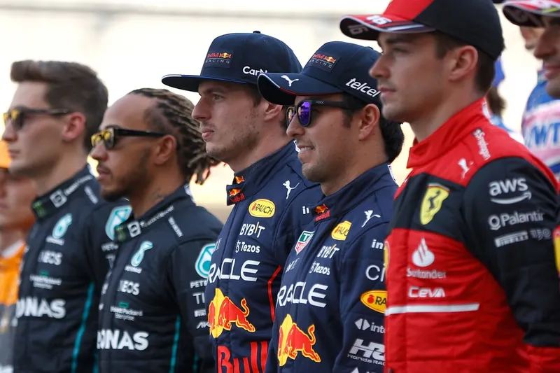 ¡Gran choque en la salida del GP de México! Dos pilotos de F1 fuera de la carrera