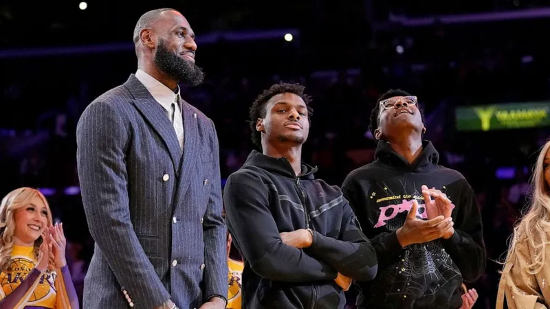 LeBron James celebra el compromiso de su hijo Bryce con el baloncesto en Arizona