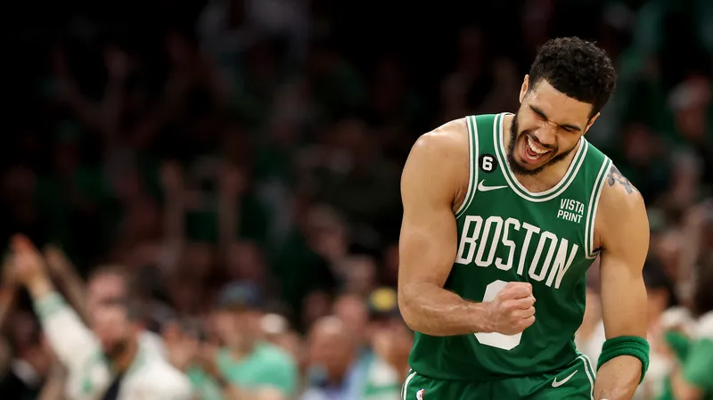 ¡Jayson Tatum vuela y clava el triunfo de Boston sobre Toronto!