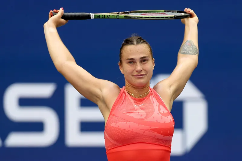 Sabalenka se mide a Zheng en las finales de la WTA, mientras Zverev avanza a la final en París