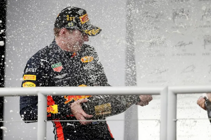 La brillantez de Verstappen en Brasil apacigua la fea lucha por el título en la F1