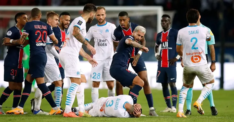 cierran parte del estadio por cánticos homófobos ante Toulouse