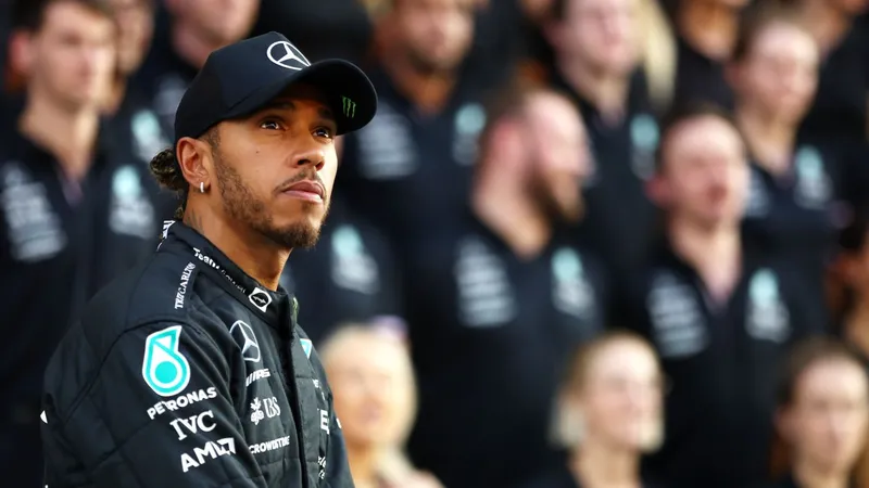 ¡Lewis Hamilton en la cuerda floja! Rumores de una sorpresiva salida de Mercedes sacuden el futuro del piloto