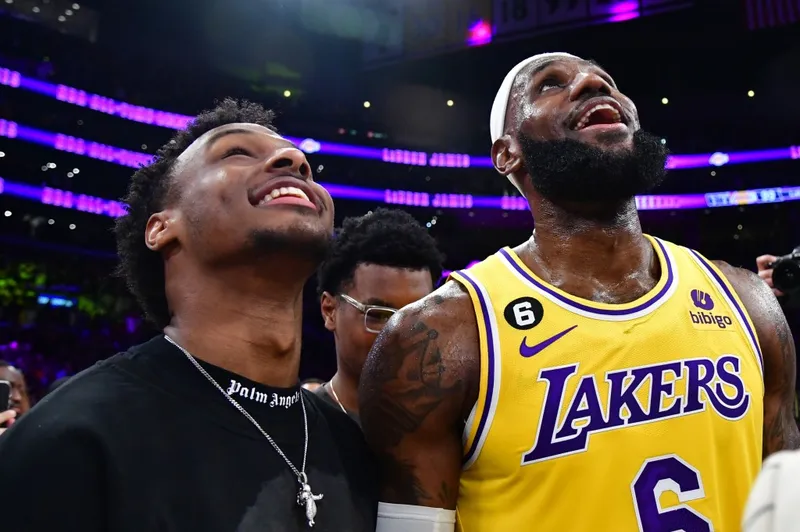 ¡Bronny James anota sus primeros puntos en la NBA en el mítico escenario de Cleveland!