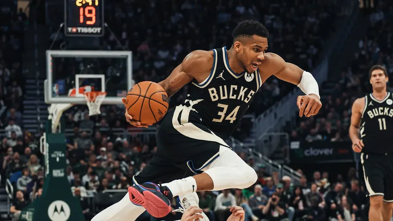 Giannis y los Bucks no logran superar a su rival tras un intento de remontada épico