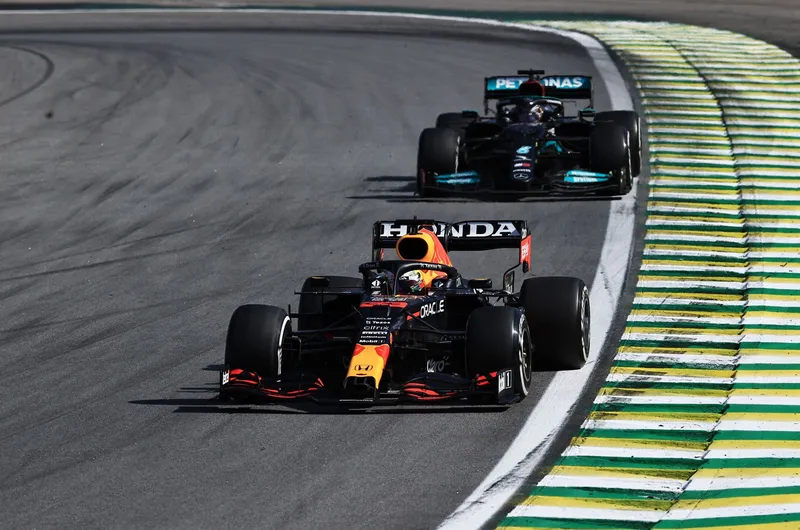 Verstappen revela un enigma de F1 que desconcierta a Red Bull