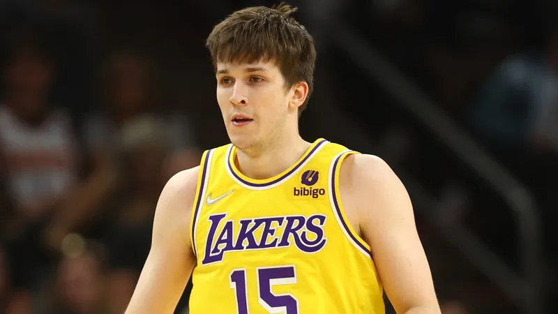 Actualización sobre la lesión de Austin Reaves: El escolta de los Lakers no presenta daños estructurales tras caída preocupante contra los Thunder, según informes