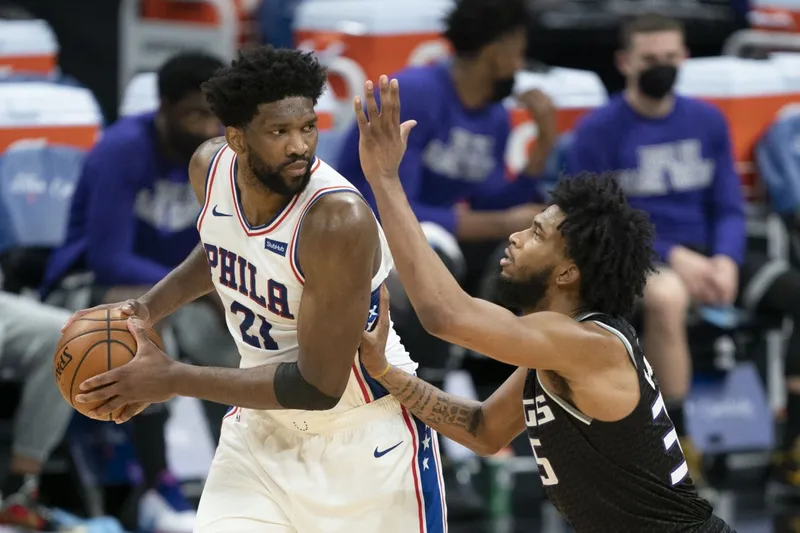 Joel Embiid, centro de los Sixers, se perderá al menos 10 días por esguince en el pie izquierdo