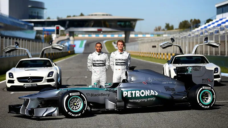 El equipo de Mercedes F1 somete a su piloto estrella a una extraña prueba de pretemporada