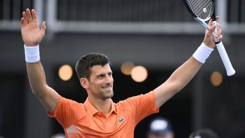 A pesar de una temporada turbulenta, Novak Djokovic brilla en la ceremonia de premios