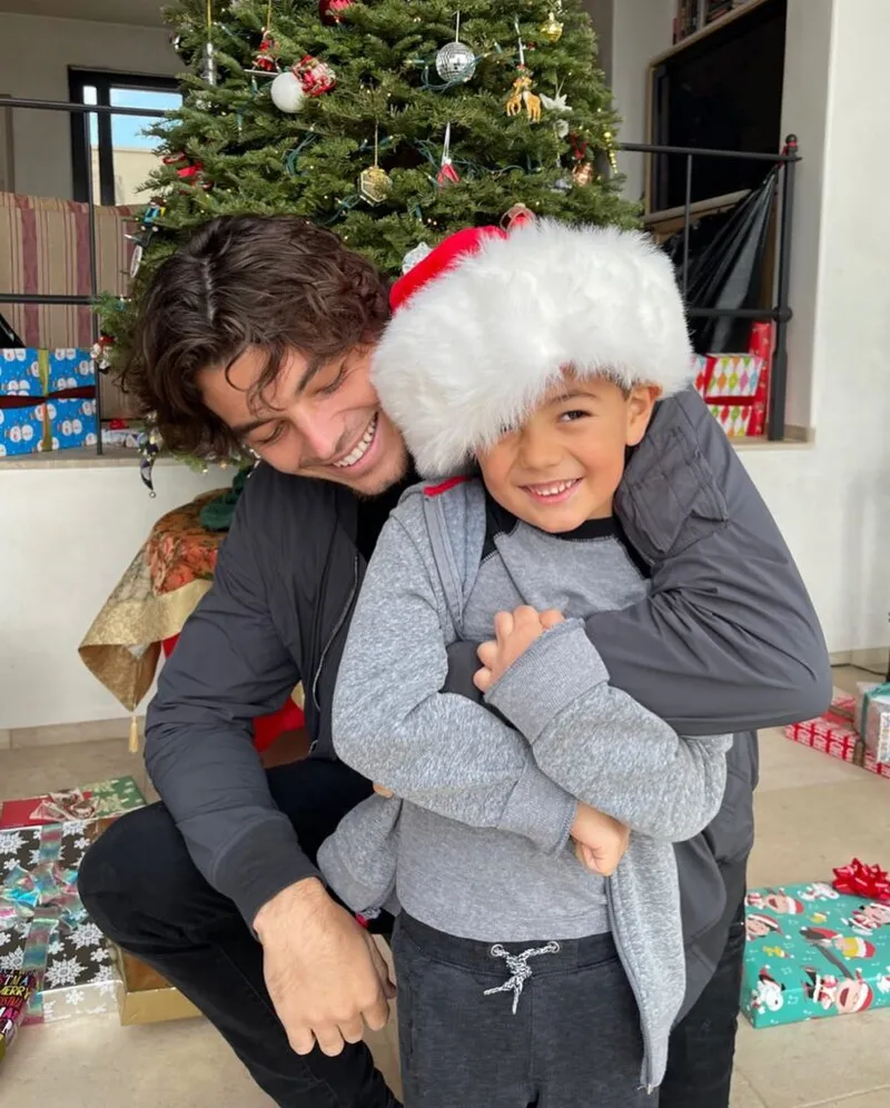 Taylor Fritz Disfruta del Espíritu Navideño con su Hijo Jordan Antes de la Temporada de Verano en Australia