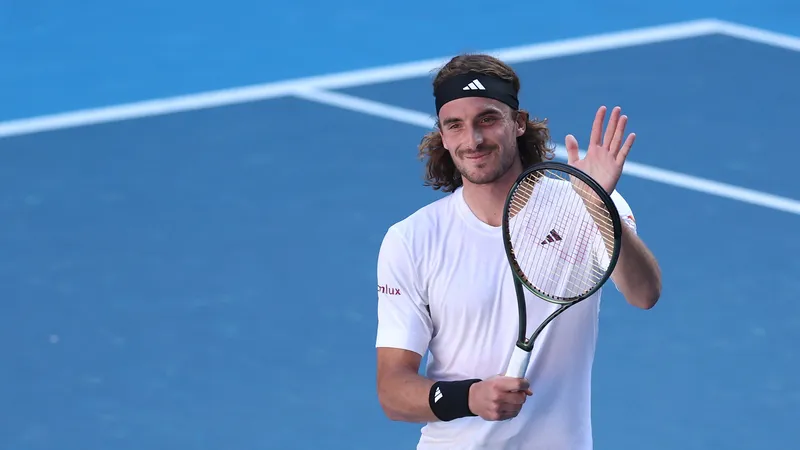 Stefanos Tsitsipas comparte su experiencia jugando dobles con Nick Kyrgios: emociones y desafíos en la cancha