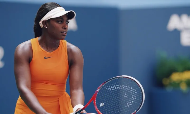 A pesar de la dura derrota, Sloane Stephens se mantiene positiva con un arriesgado stunt al estilo de Osaka