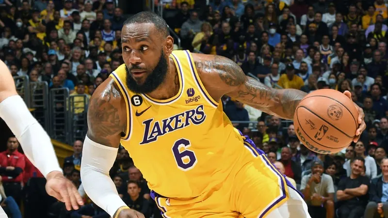 LeBron James defiende su polémico apoyo a Harris: 