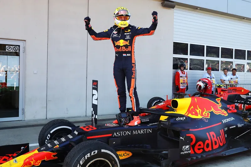 ¡Verstappen brilla en Interlagos con su mejor victoria bajo la lluvia!