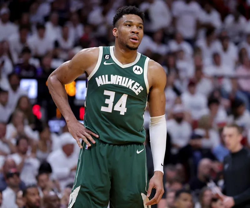 El futuro de Giannis Antetokounmpo con los Bucks en duda tras un inicio complicado: 