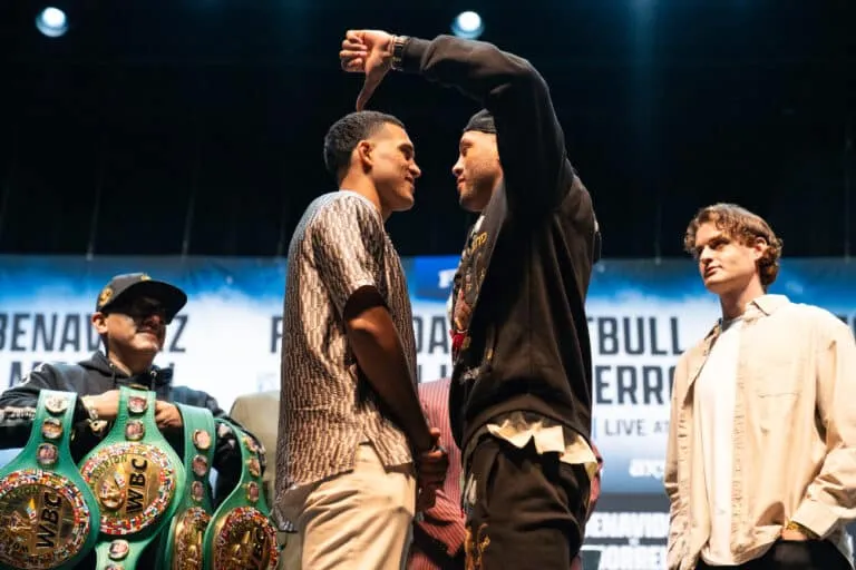 Las Posturas Poderosas de Morrell Amenazan el Estilo Agresivo de Benavidez - Noticias de Boxeo 24