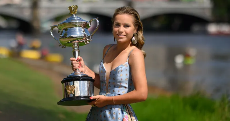 Sofía Kenin, entre lágrimas, ve peligrar su final en el Abierto de Tokio ante Qinwen Zheng