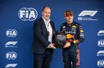 "Declaración de la FIA sobre el abucheo a Verstappen y Horner: Análisis y Reacciones"