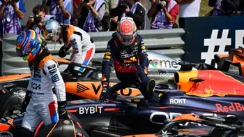 Verstappen y Norris bromean con los medios de F1 sobre una 'pelea en el pub local'