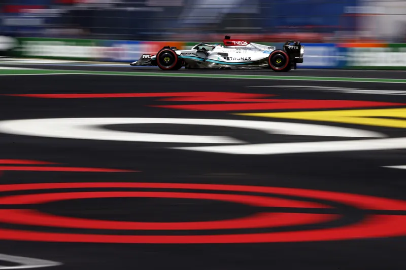 Russell desoye la llamada de Mercedes en el GP de Brasil