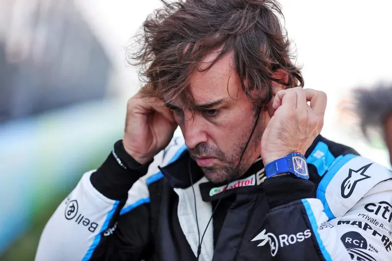 Alonso expresa su frustración hacia un inesperado objetivo en la F1