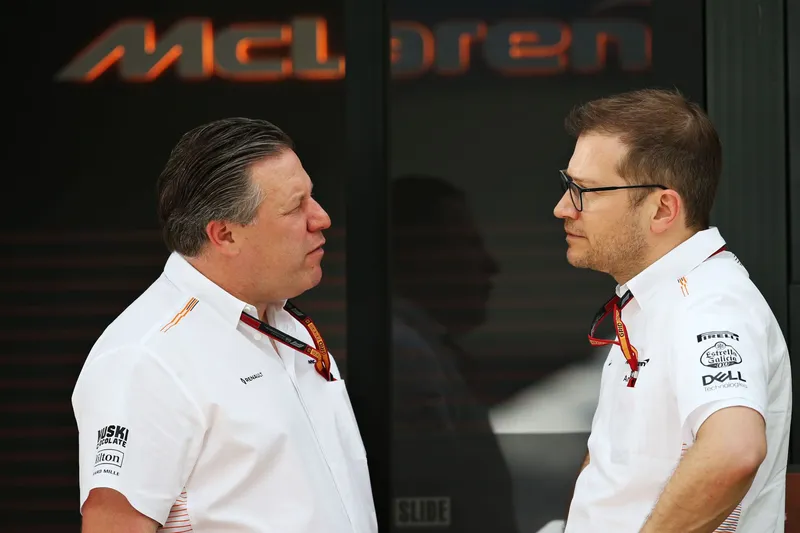 ¡McLaren se queda sin director!