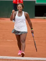 "Taylor Townsend: La Mamá Tenista que Disfruta Momentos de Calidad con su Hijo Adyn Tras su Éxito en Dubái"