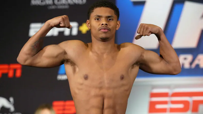 Shakur Stevenson se desmarca del duelo Crawford-Ennis